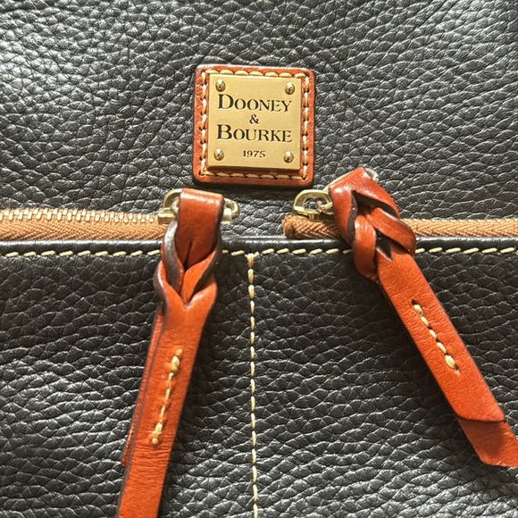 DOONEY & BURKE HANDBAG - Picture 3 of 10
